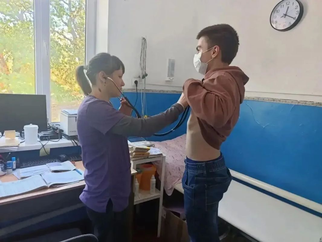 Специалисты Славяносербской ЦРБ осмотрели жителей пгт.Лотиково