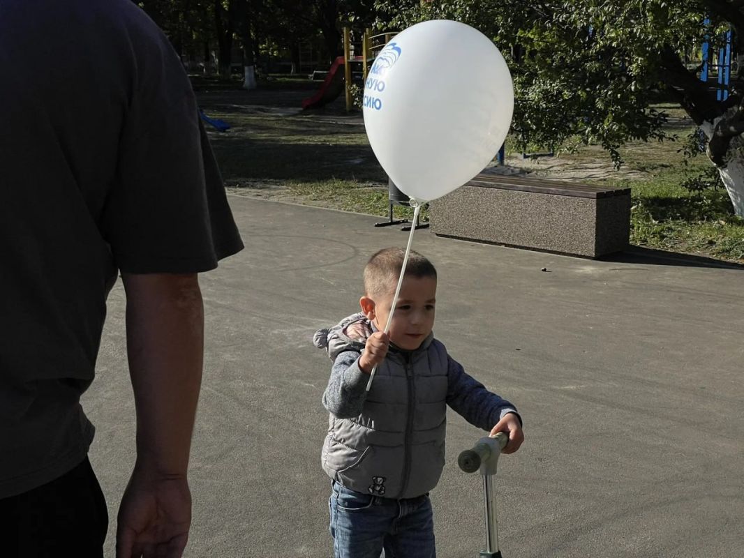 В рамках «Эстафеты добрых дел», приуроченной ко дню рождения нашего Президента, для ребят активисты Единой России города Суходольска при непосредственном участии депутата партии «Единая Россия» Богданом Шишкиным подготовили... В рамках «Эстафеты добрых дел», приуроченной ко дню рождения нашего Президента, для ребят активисты Единой России города Суходольска при непосредственном участии депутата партии «Единая Россия» Богданом Шишкиным подготовили...