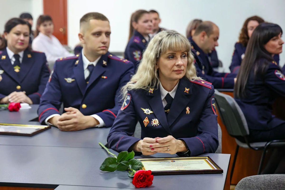 В региональном МВД наградили сотрудников штабных подразделений в честь профессионального праздника В региональном МВД наградили сотрудников штабных подразделений в честь профессионального праздника