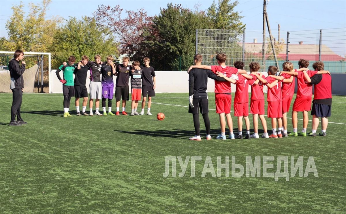 В Свердловске прошел традиционный ежегодный футбольный турнир «Кожаный мяч» В Свердловске прошел традиционный ежегодный футбольный турнир «Кожаный мяч»