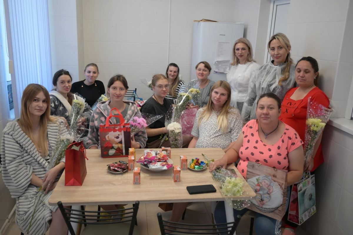 В Краснодоне поздравили будущих мам с Всероссийским днём беременных В Краснодоне поздравили будущих мам с Всероссийским днём беременных