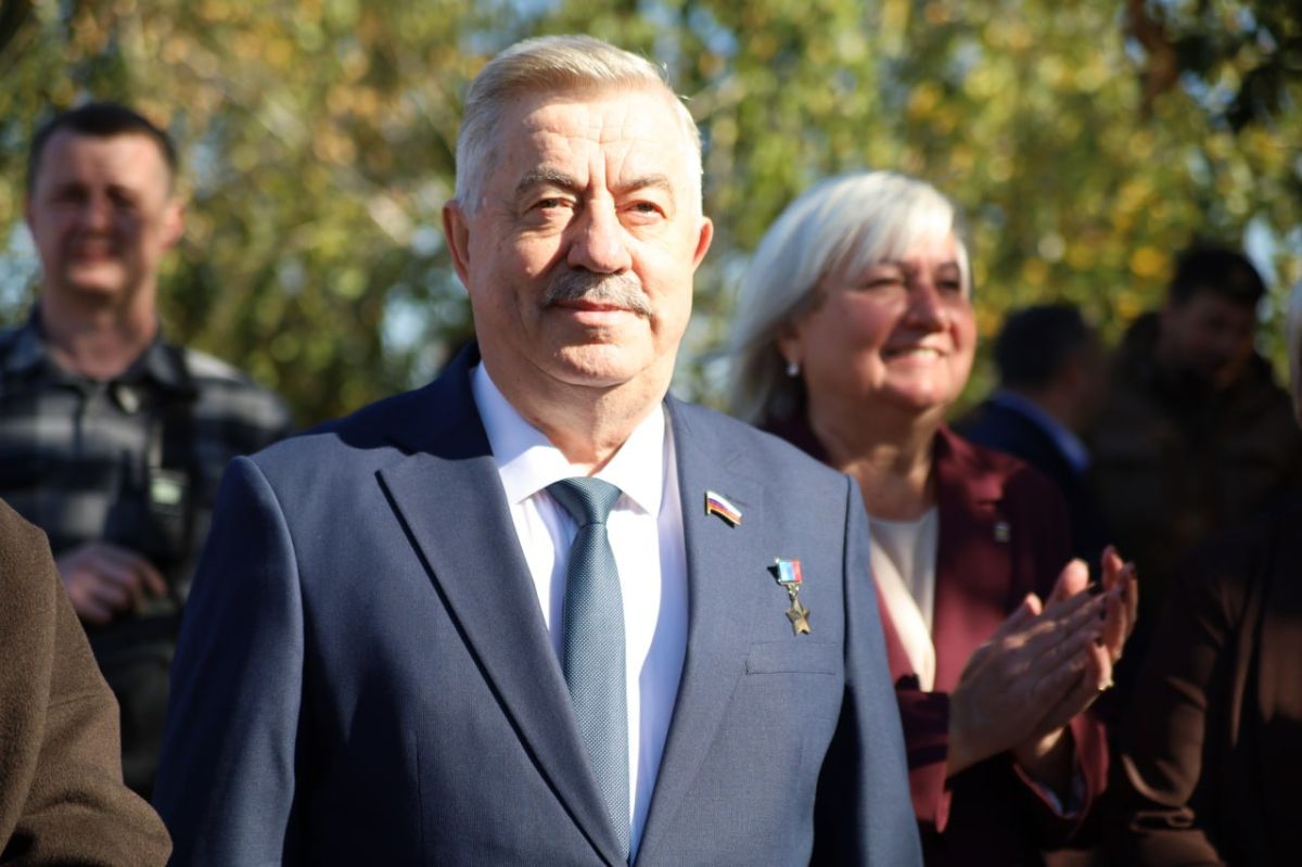 В день рождения Президента РФ в селе Желтое открылся обновлённый сквер Молодогвардейцев В день рождения Президента РФ в селе Желтое открылся обновлённый сквер Молодогвардейцев