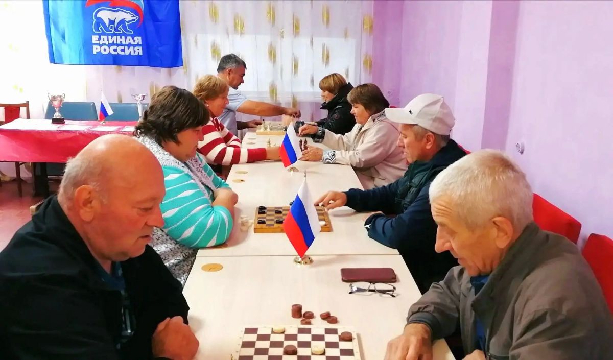 В селе Литвиновка Беловодского округа на базе первичного отделения партии Единой России № 6 состоялось спортивное мероприятие, приуроченное ко дню рождения Президента России Владимира Путина