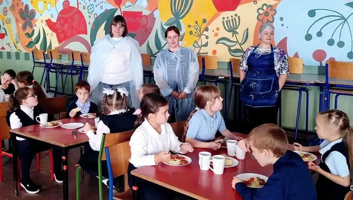 В Красном Луче родители провели контроль организации питания в учебновоспитательном комплексе № 5 В Красном Луче родители провели контроль организации питания в учебновоспитательном комплексе № 5