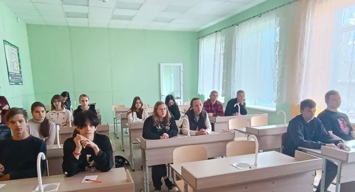 Помогаем старшеклассникам определиться с будущим Помогаем старшеклассникам определиться с будущим