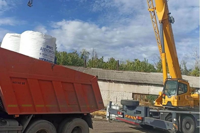 В Свердловск прибыла очередная партия строительного груза из Красноярского края