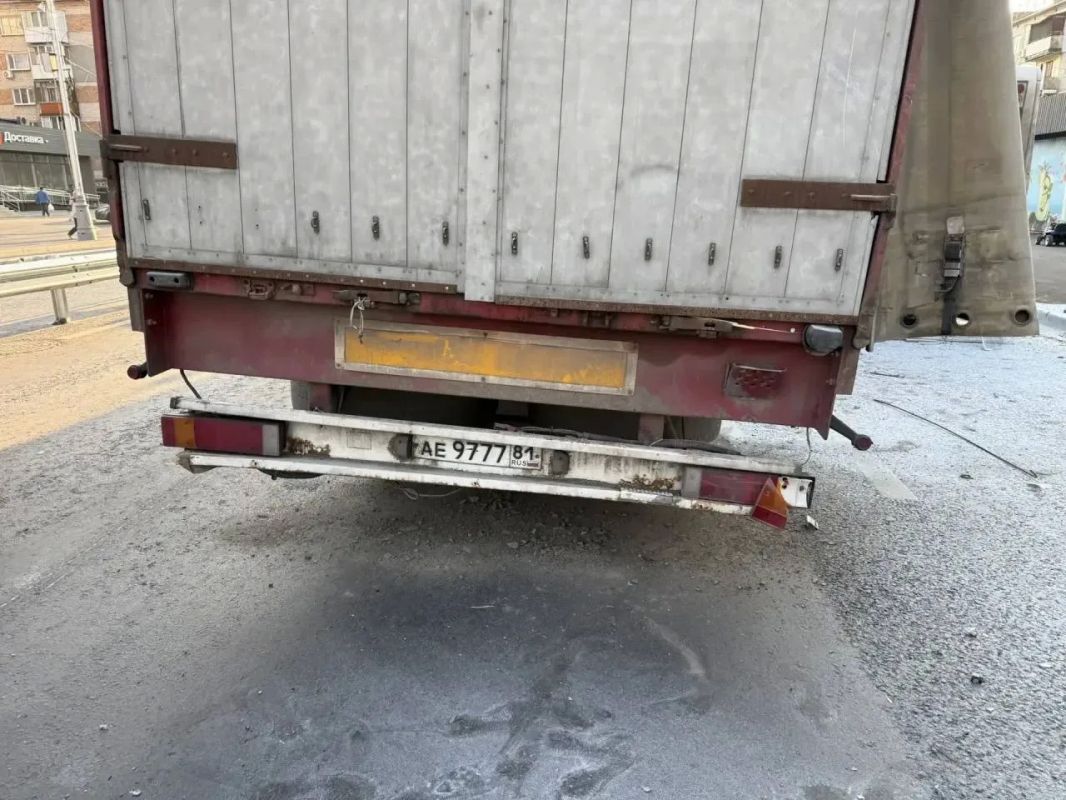 ВСУ ударили по городскому автобусу и проезжающей мимо фуре в восточной части Луганска, пострадали двое взрослых и ребёнок — глава республики Пасечник ВСУ ударили по городскому автобусу и проезжающей мимо фуре в восточной части Луганска, пострадали двое взрослых и ребёнок — глава республики Пасечник