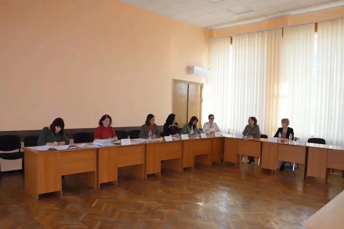 В Лутугинском округе состоялось очередное заседание Районной комиссии по делам несовершеннолетних и защите их прав В Лутугинском округе состоялось очередное заседание Районной комиссии по делам несовершеннолетних и защите их прав