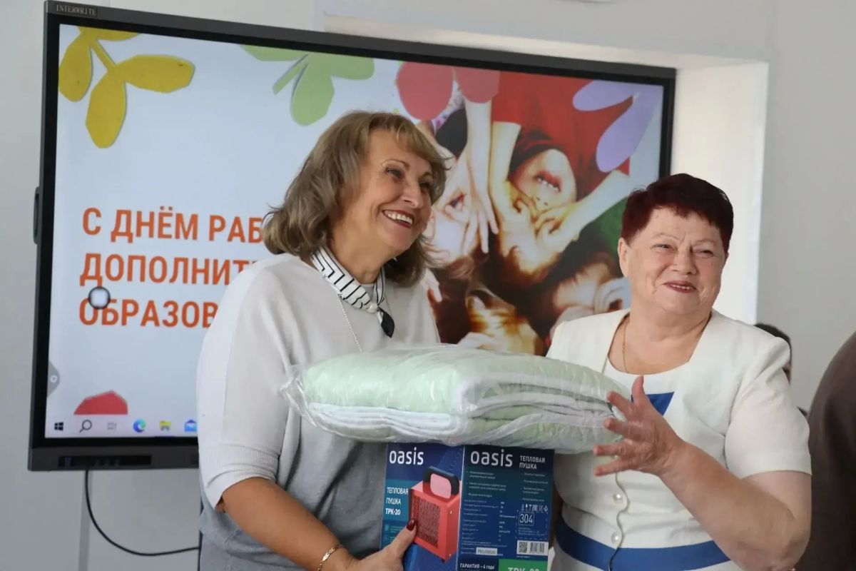 В Северодонецке поздравили работников дополнительного образования В Северодонецке поздравили работников дополнительного образования
