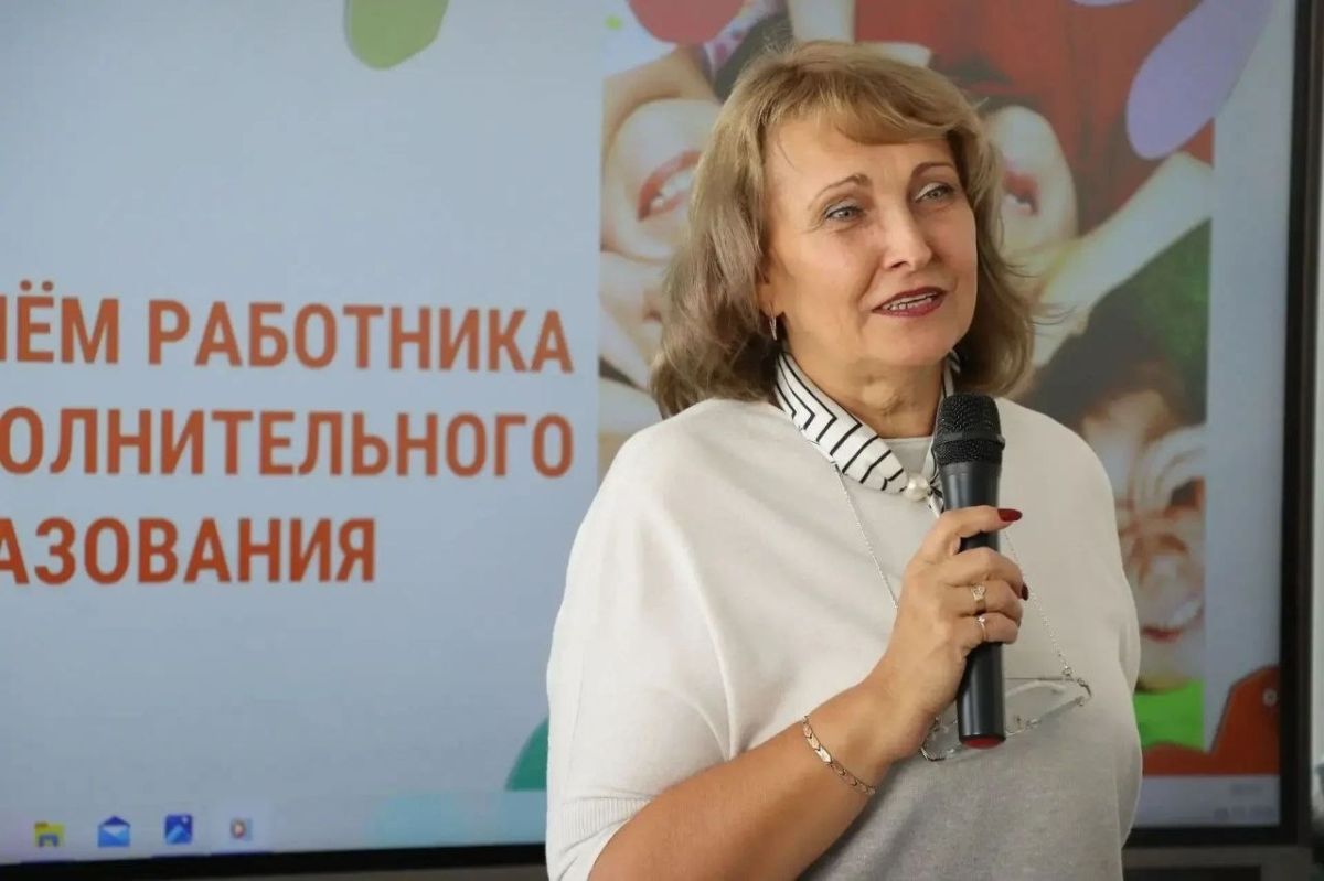 В Северодонецке единороссы поздравили работников дополнительного образования В Северодонецке единороссы поздравили работников дополнительного образования