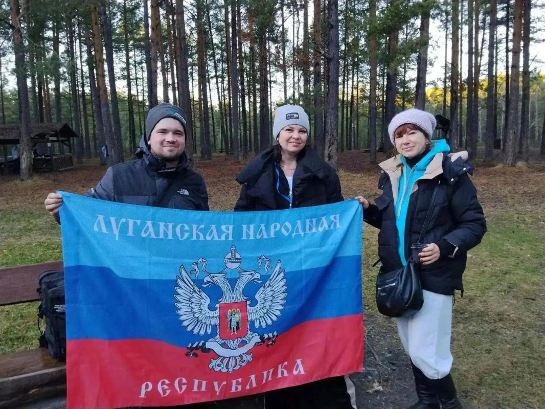 Андрей Рубанцов: Ровенчанка в составе делегации представляет ЛНР на Всероссийском слёте учителей географии Андрей Рубанцов: Ровенчанка в составе делегации представляет ЛНР на Всероссийском слёте учителей географии
