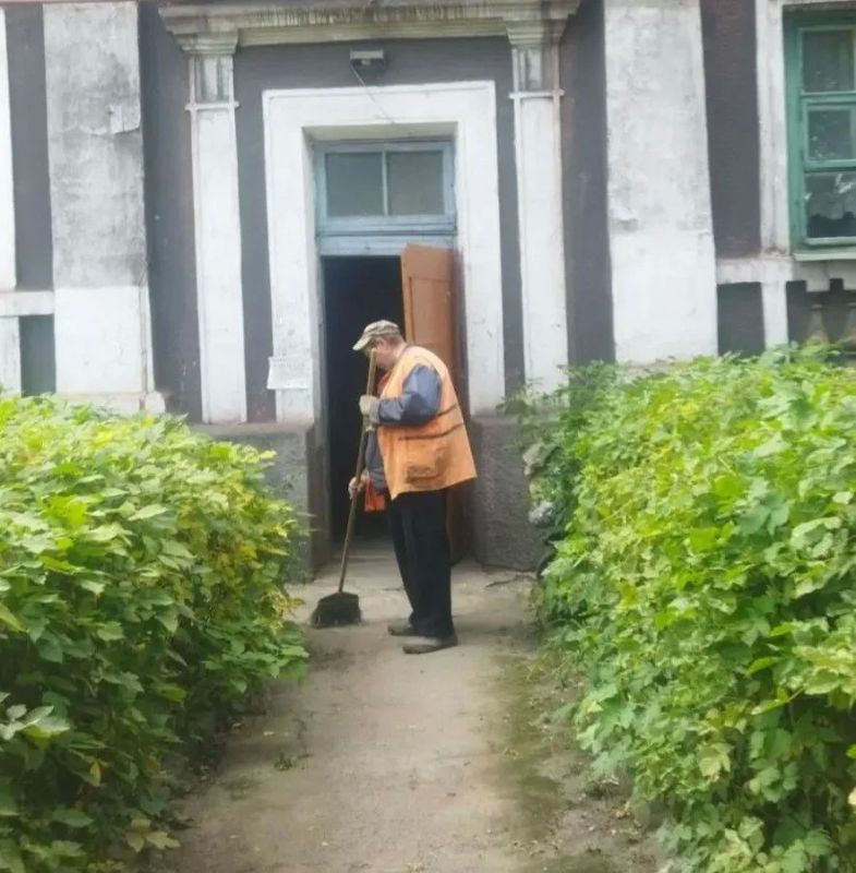 Коммунальными службами проведены работы на территории города Коммунальными службами проведены работы на территории города