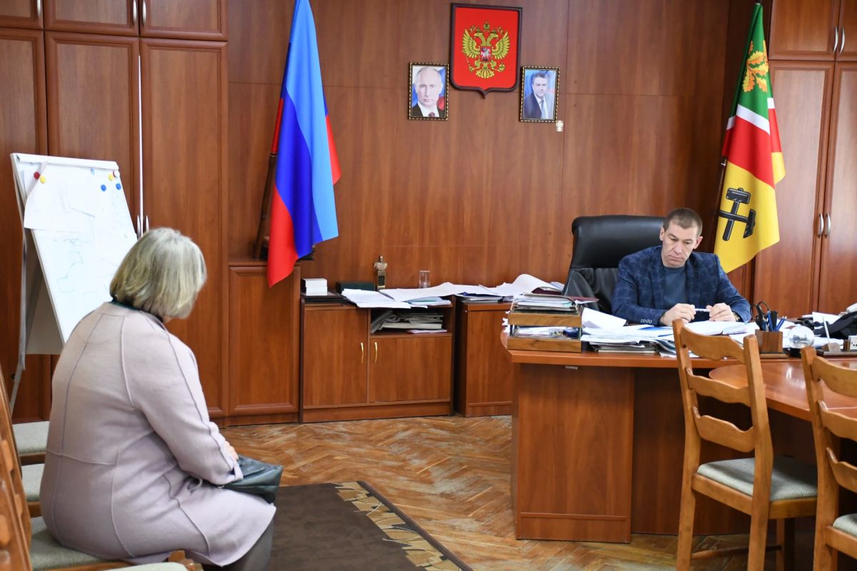 Встретился с жительницами Первомайска на личном приеме Встретился с жительницами Первомайска на личном приеме