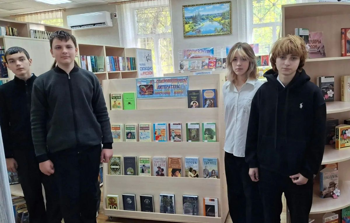 В Краснолучской центральной городской библиотеке им. Н.К. Крупской открылась выставка-просмотр литературы «Из сокровищницы народов мира» В Краснолучской центральной городской библиотеке им. Н.К. Крупской открылась выставка-просмотр литературы «Из сокровищницы народов мира»