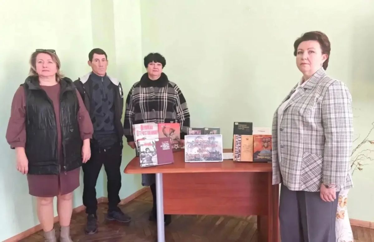 Виктория Сошина: Во Дворце культуры им. Горького для учащихся ГБОУ ЛНР «АСШ № 17 им. Д. И. Гненного» состоялся патриотический час, посвящённый Ивану Егоровичу Лагереву — комсоргу шахты 23–25 (шахта «Партизанская»)... Виктория Сошина: Во Дворце культуры им. Горького для учащихся ГБОУ ЛНР «АСШ № 17 им. Д. И. Гненного» состоялся патриотический час, посвящённый Ивану Егоровичу Лагереву — комсоргу шахты 23–25 (шахта «Партизанская»)...