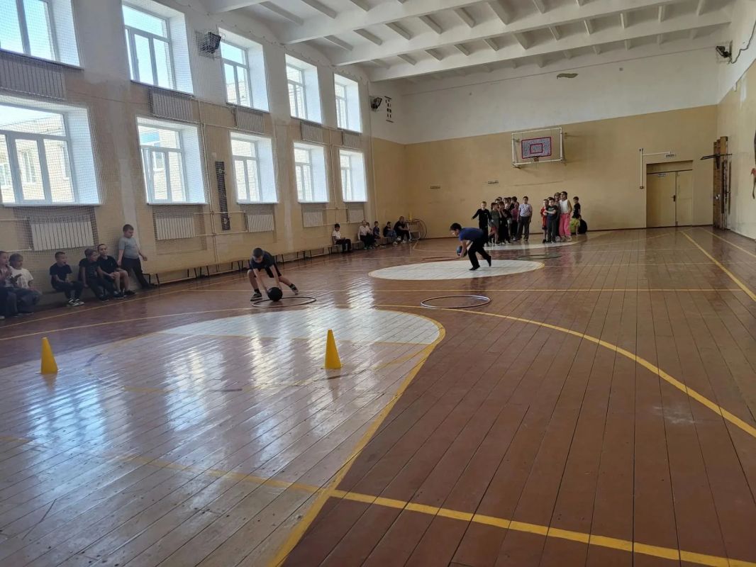 В Георгиевской средней школе №1 прошли «Весёлые старты» В Георгиевской средней школе №1 прошли «Весёлые старты»