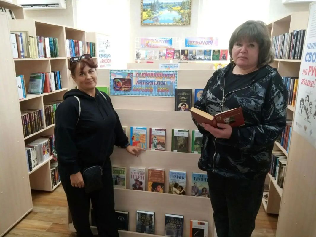 В Краснолучской центральной городской библиотеке им. Н.К. Крупской открылась выставка-просмотр литературы «Из сокровищницы народов мира» В Краснолучской центральной городской библиотеке им. Н.К. Крупской открылась выставка-просмотр литературы «Из сокровищницы народов мира»