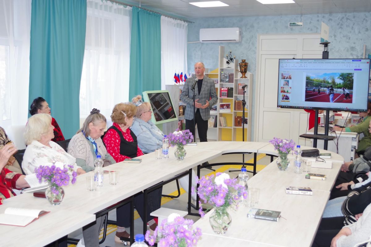 В Славяносербске чествовали людей «золотого возраста» В Славяносербске чествовали людей «золотого возраста»