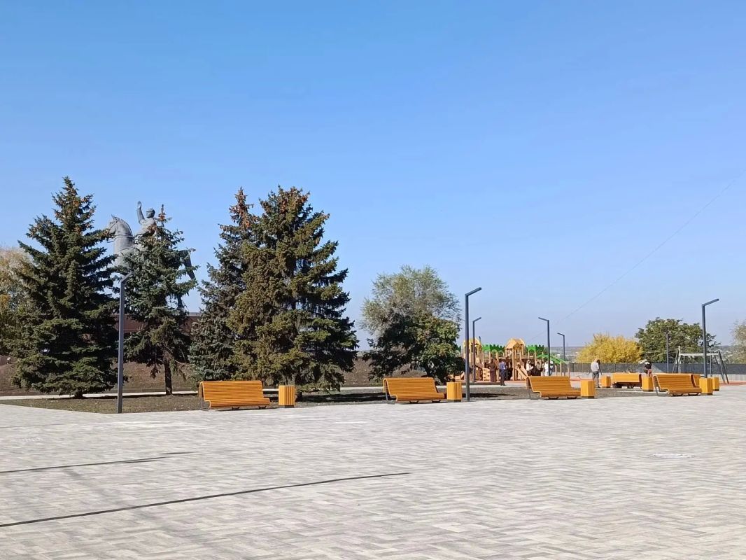 Сквер у памятника Клименту Ворошилову: новое пространство для отдыха и семейных прогулок Сквер у памятника Клименту Ворошилову: новое пространство для отдыха и семейных прогулок