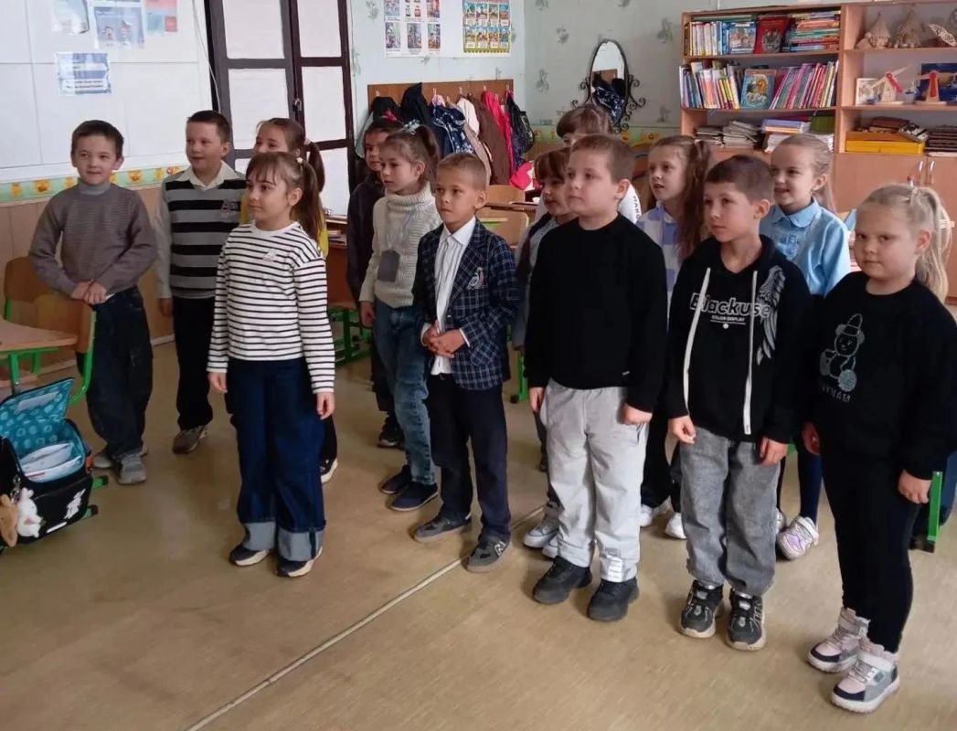 НАРОДНЫМ ИГРАМ ЖИТЬ И КРЕПНУТЬ НАРОДНЫМ ИГРАМ ЖИТЬ И КРЕПНУТЬ