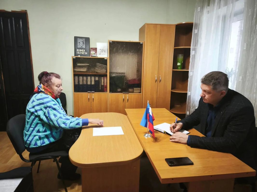 Сергей Цемкало провел депутатский прием в городе Александровске Сергей Цемкало провел депутатский прием в городе Александровске