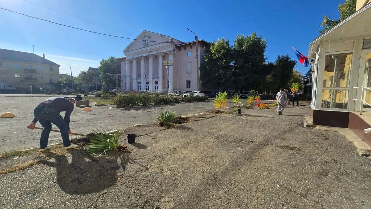 Вместе делаем город лучше: итоги субботника на площади Мира и прилегающих улицах Вместе делаем город лучше: итоги субботника на площади Мира и прилегающих улицах