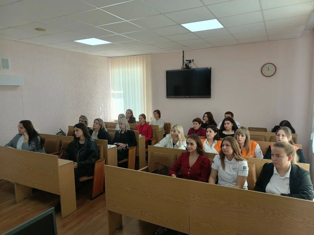 В Ровеньках обсудили развитие волонтёрского движения в образовательных учреждениях В Ровеньках обсудили развитие волонтёрского движения в образовательных учреждениях