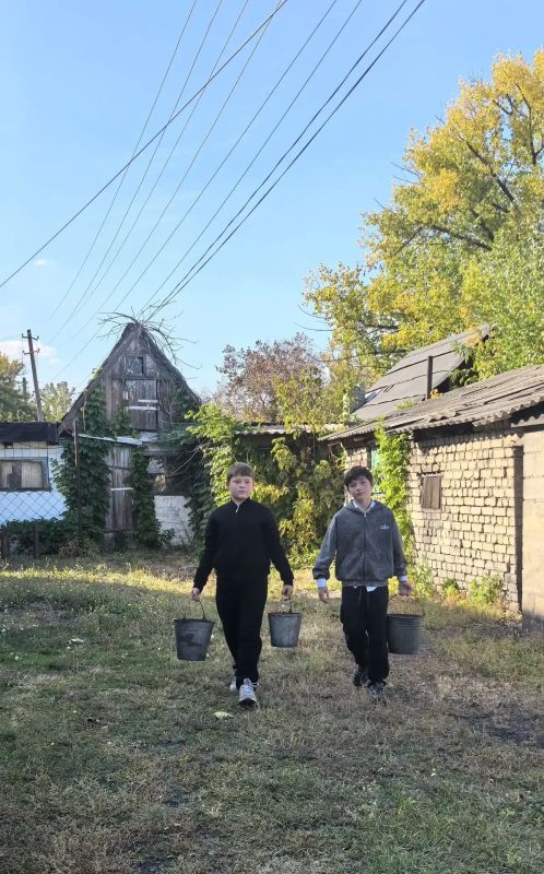 Тепло сердец: волонтёры в гостях у подопечной Тепло сердец: волонтёры в гостях у подопечной