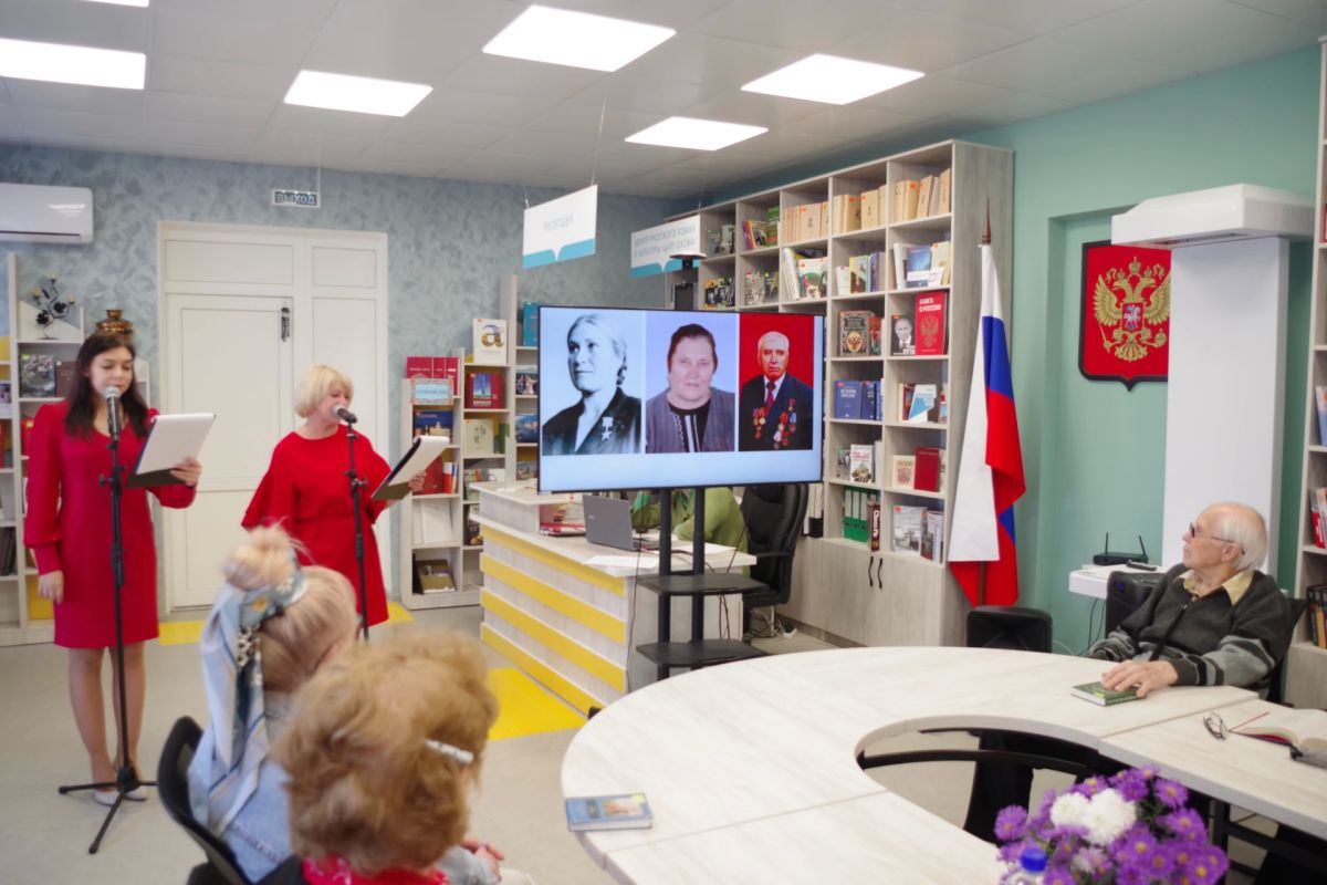 В Славяносербске чествовали людей «золотого возраста» В Славяносербске чествовали людей «золотого возраста»