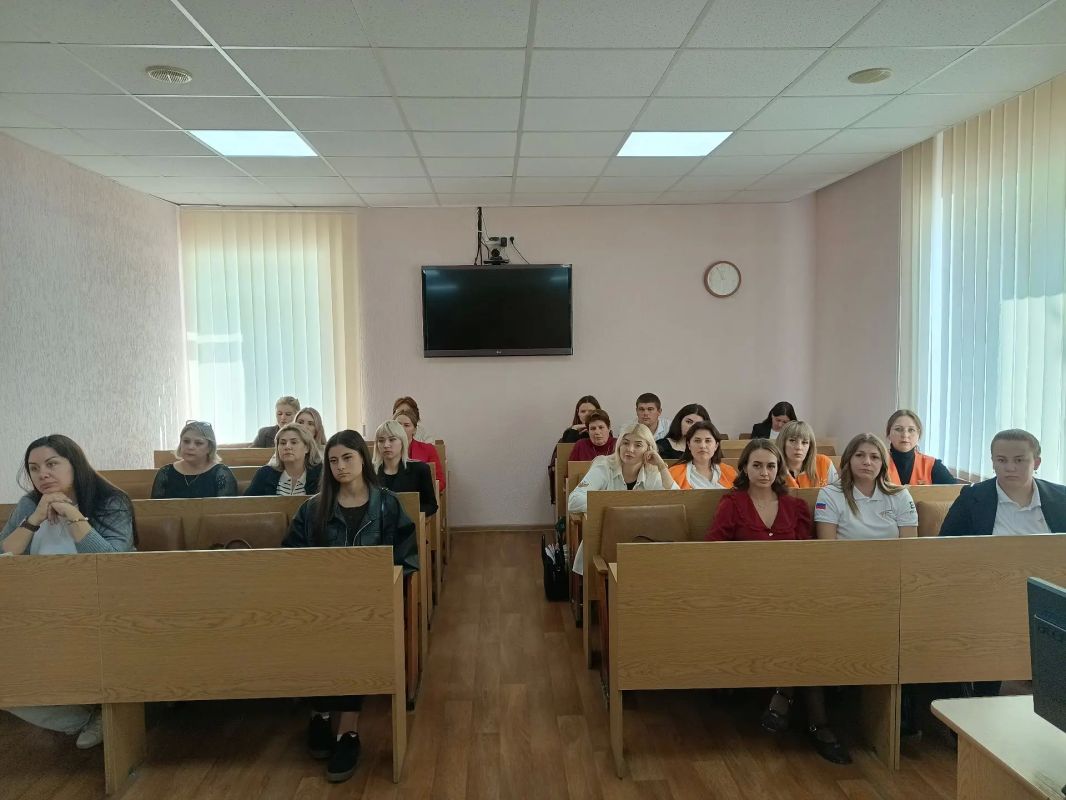 В Ровеньках обсудили развитие волонтёрского движения в образовательных учреждениях В Ровеньках обсудили развитие волонтёрского движения в образовательных учреждениях