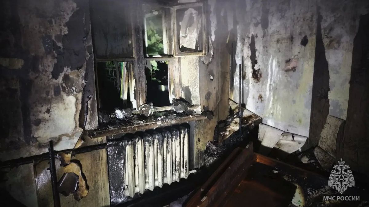 В Стаханове на пожаре из-за оставленной свечи погибла местная жительница В Стаханове на пожаре из-за оставленной свечи погибла местная жительница