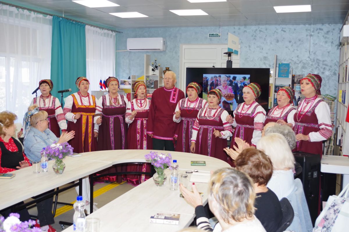 В Славяносербске чествовали людей «золотого возраста» В Славяносербске чествовали людей «золотого возраста»