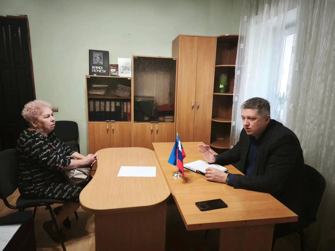 Сергей Цемкало провел депутатский прием в городе Александровске Сергей Цемкало провел депутатский прием в городе Александровске