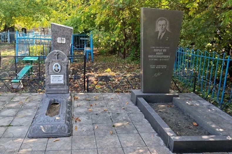 В Червонопартизанске привели в порядок могилу Героя Советского Союза Ивана Парыгина В Червонопартизанске привели в порядок могилу Героя Советского Союза Ивана Парыгина
