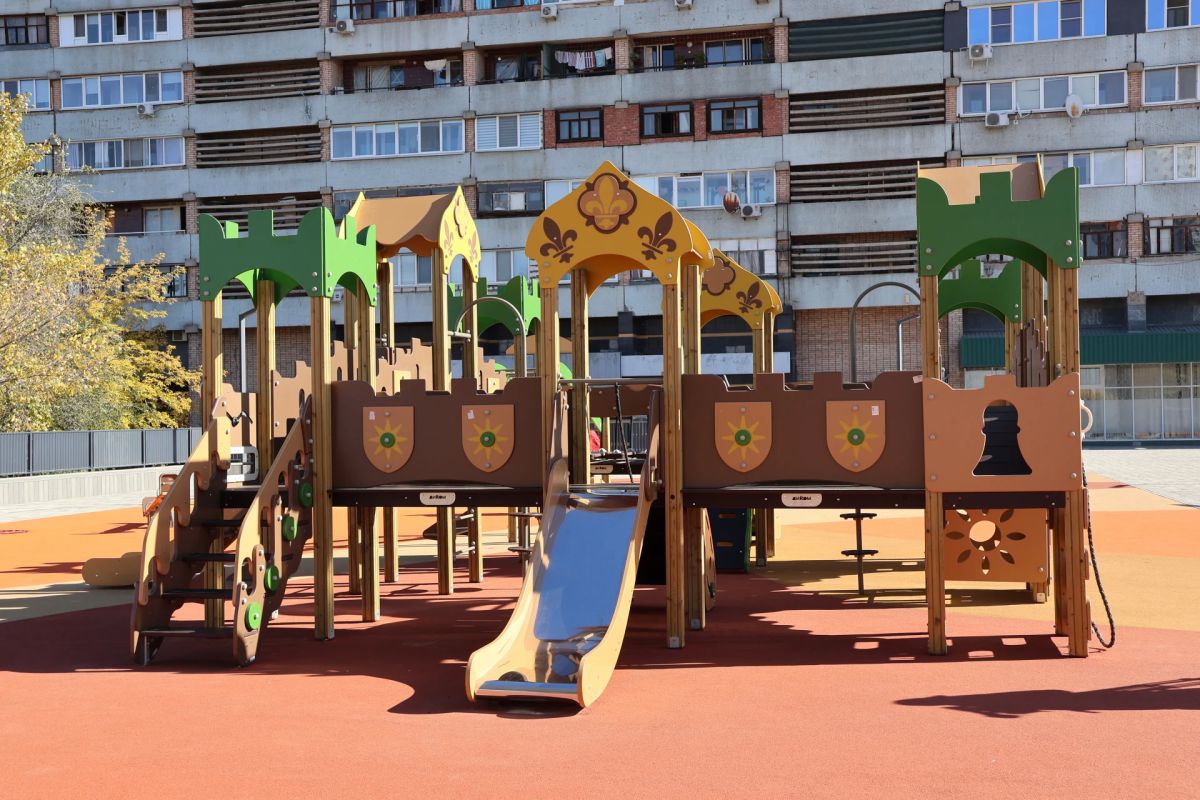 В Луганске по Народной программе обновили сквер имени Климента Ворошилова В Луганске по Народной программе обновили сквер имени Климента Ворошилова