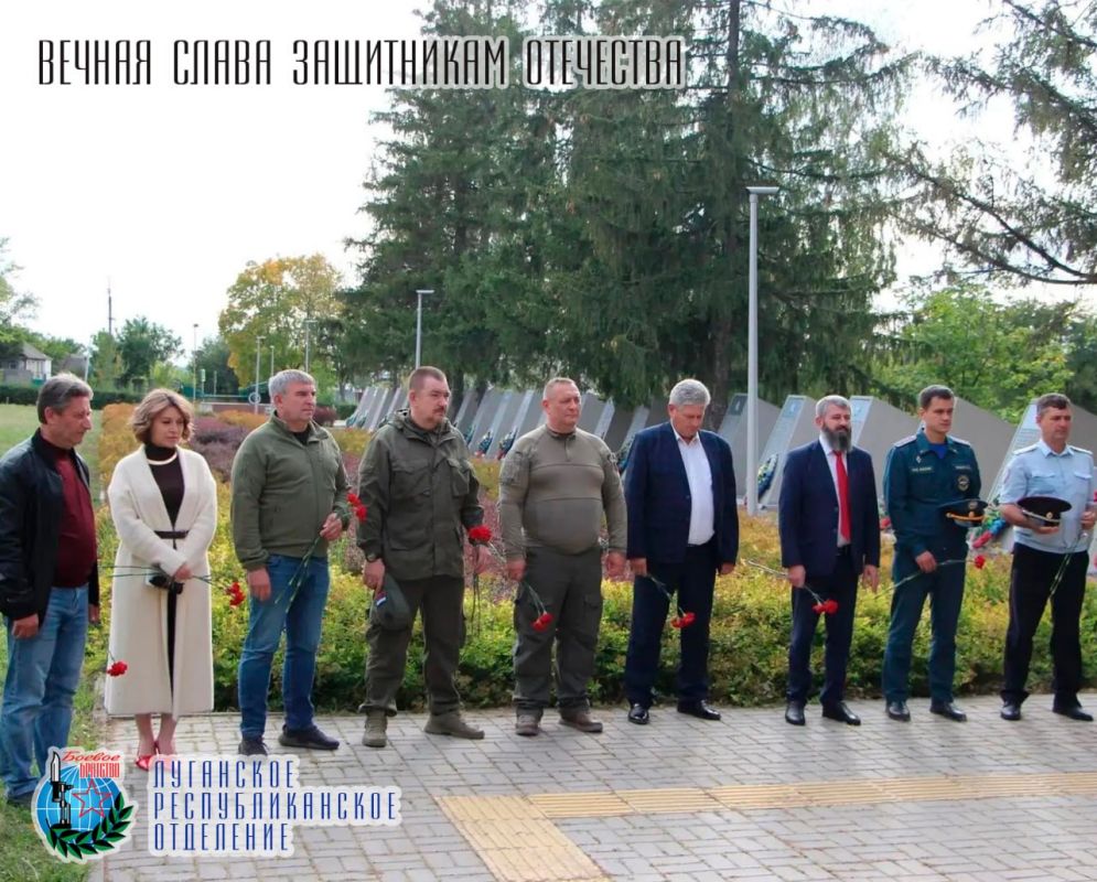 30 сентября в День воссоединения Луганской Народной Республики, Донецкой Народной Республики, Запорожской и Херсонской областей с Российской Федерацией в Меловом состоялась торжественная церемония возложения цветов 30 сентября в День воссоединения Луганской Народной Республики, Донецкой Народной Республики, Запорожской и Херсонской областей с Российской Федерацией в Меловом состоялась торжественная церемония возложения цветов