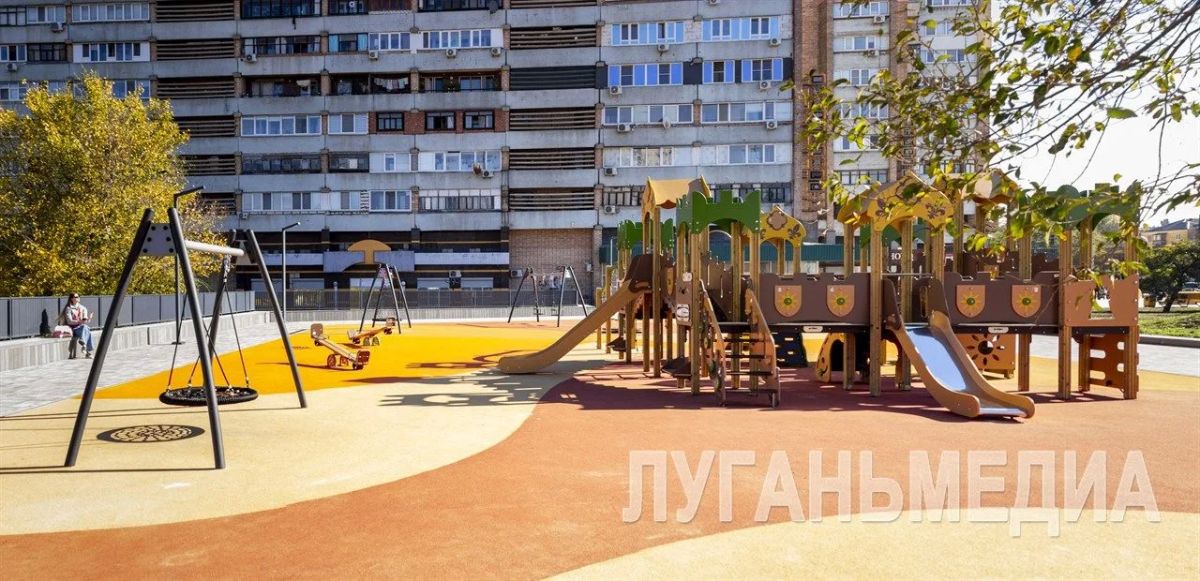 Десант «Единой России» оценил благоустройство сквера имени Климента Ворошилова в Луганске Десант «Единой России» оценил благоустройство сквера имени Климента Ворошилова в Луганске