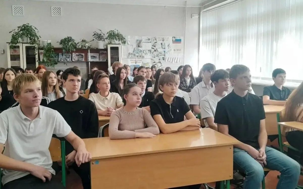 Сотрудники ПДН провели профилактические мероприятия в формате ВКС с антрацитовскими школьниками Сотрудники ПДН провели профилактические мероприятия в формате ВКС с антрацитовскими школьниками