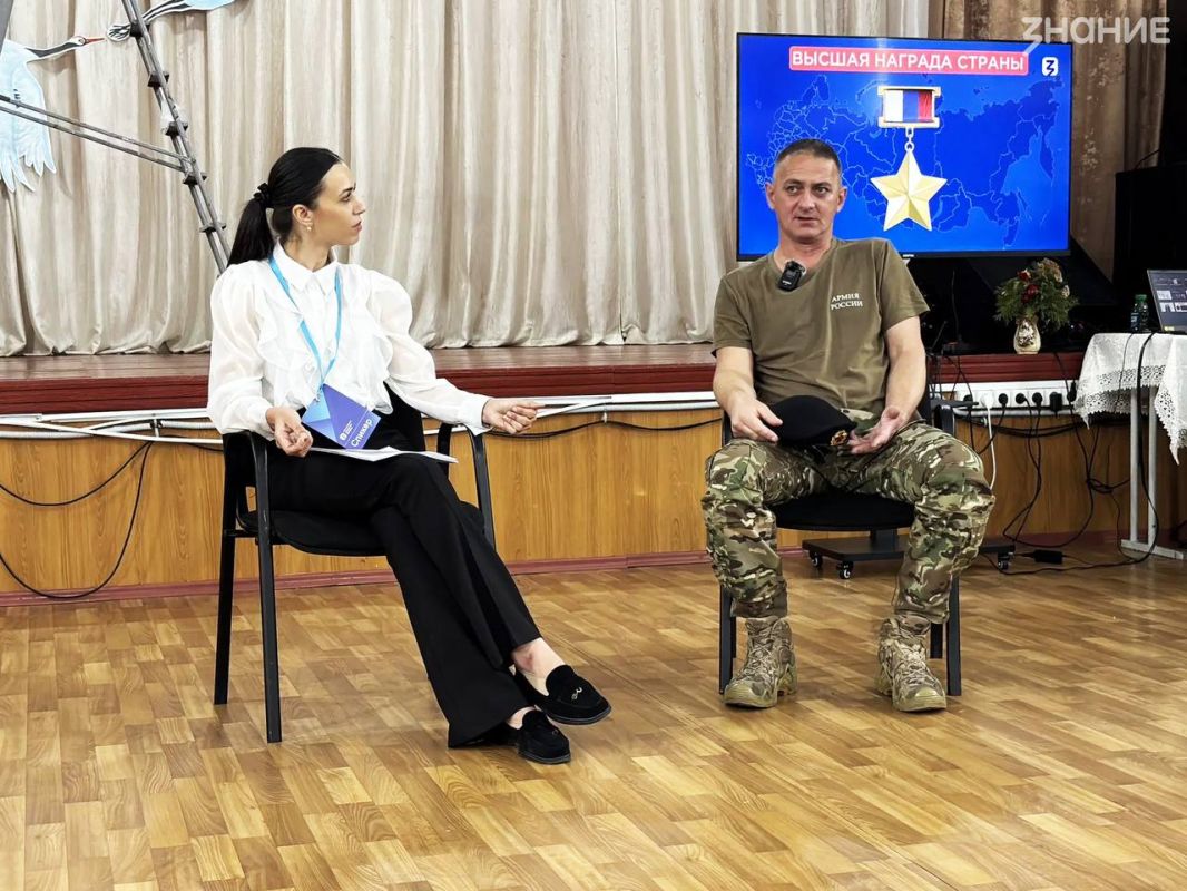 Лицеисты Свердловска встретились с Героем: урок мужества от ветерана СВО Лицеисты Свердловска встретились с Героем: урок мужества от ветерана СВО