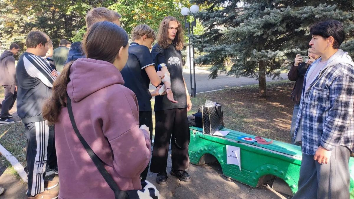 В Антрацитовском колледже прошёл традиционный «День здоровья»