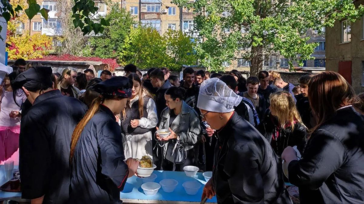 В Антрацитовском колледже прошёл традиционный «День здоровья» В Антрацитовском колледже прошёл традиционный «День здоровья»