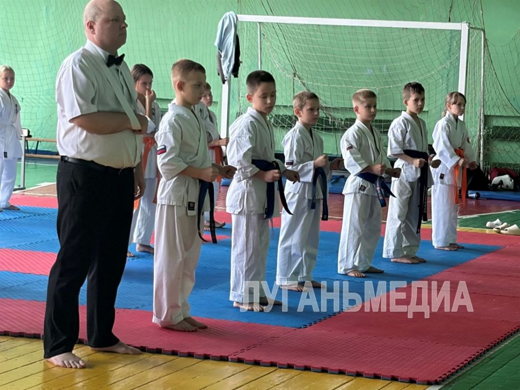 В Краснолучском Дворце спорта состоялось Первенство и Чемпионат ЛНР по киокушин В Краснолучском Дворце спорта состоялось Первенство и Чемпионат ЛНР по киокушин