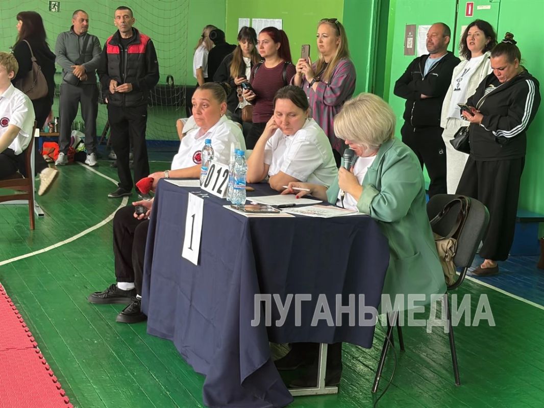В Краснолучском Дворце спорта состоялось Первенство и Чемпионат ЛНР по киокушин В Краснолучском Дворце спорта состоялось Первенство и Чемпионат ЛНР по киокушин