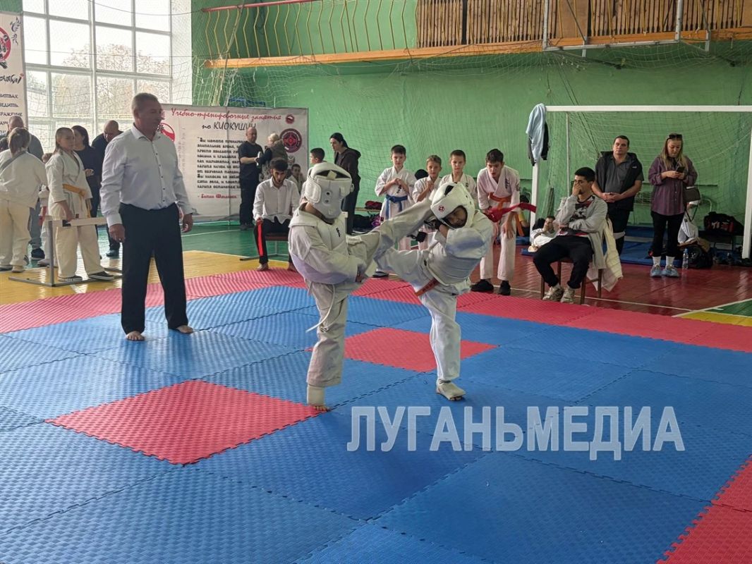 В Краснолучском Дворце спорта состоялось Первенство и Чемпионат ЛНР по киокушин В Краснолучском Дворце спорта состоялось Первенство и Чемпионат ЛНР по киокушин