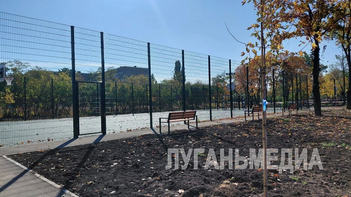 В Брянке близится к завершению реконструкция городского парка В Брянке близится к завершению реконструкция городского парка