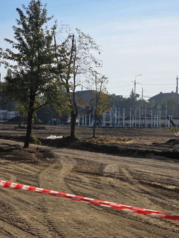 Виктор Водолацкий: Утром, в субботний день, посетил строительную площадку в районе 30 - го квартала, у дома № 13 в городе Луганске Виктор Водолацкий: Утром, в субботний день, посетил строительную площадку в районе 30 - го квартала, у дома № 13 в городе Луганске