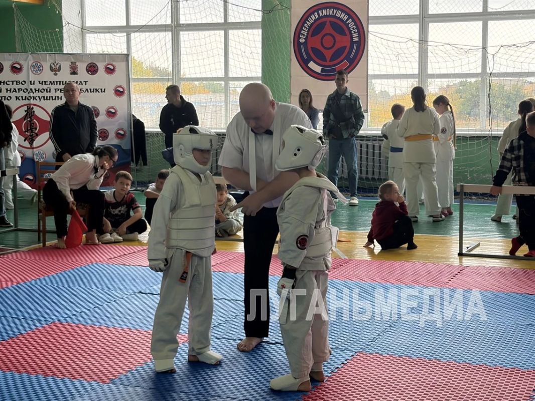 В Краснолучском Дворце спорта состоялось Первенство и Чемпионат ЛНР по киокушин В Краснолучском Дворце спорта состоялось Первенство и Чемпионат ЛНР по киокушин