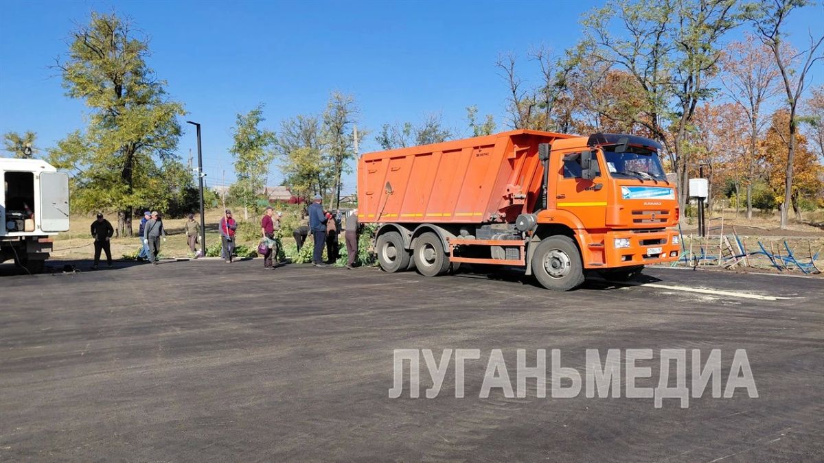 В Брянке близится к завершению реконструкция городского парка В Брянке близится к завершению реконструкция городского парка