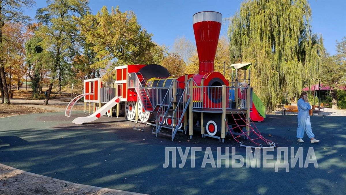 В Брянке близится к завершению реконструкция городского парка В Брянке близится к завершению реконструкция городского парка
