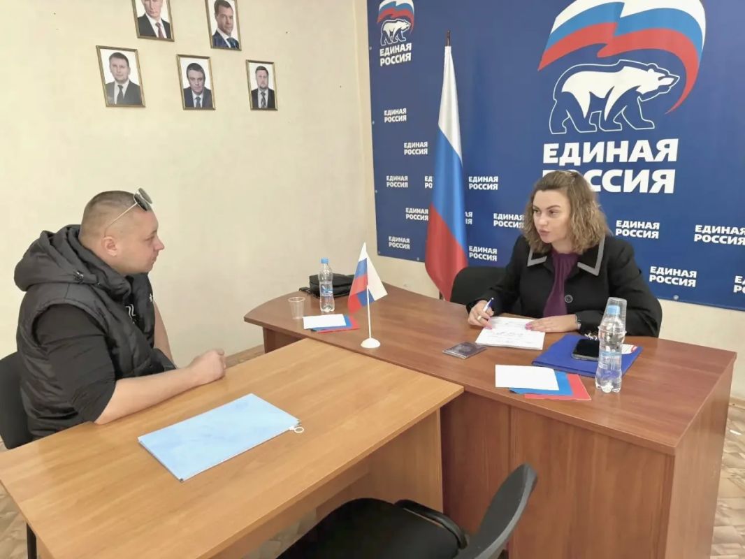 Очередной приём граждан прошёл в местной общественной приёмной партии «Единая Россия» Очередной приём граждан прошёл в местной общественной приёмной партии «Единая Россия»